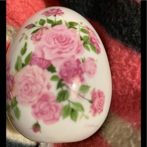 Avon Collectible Eggs (1988)